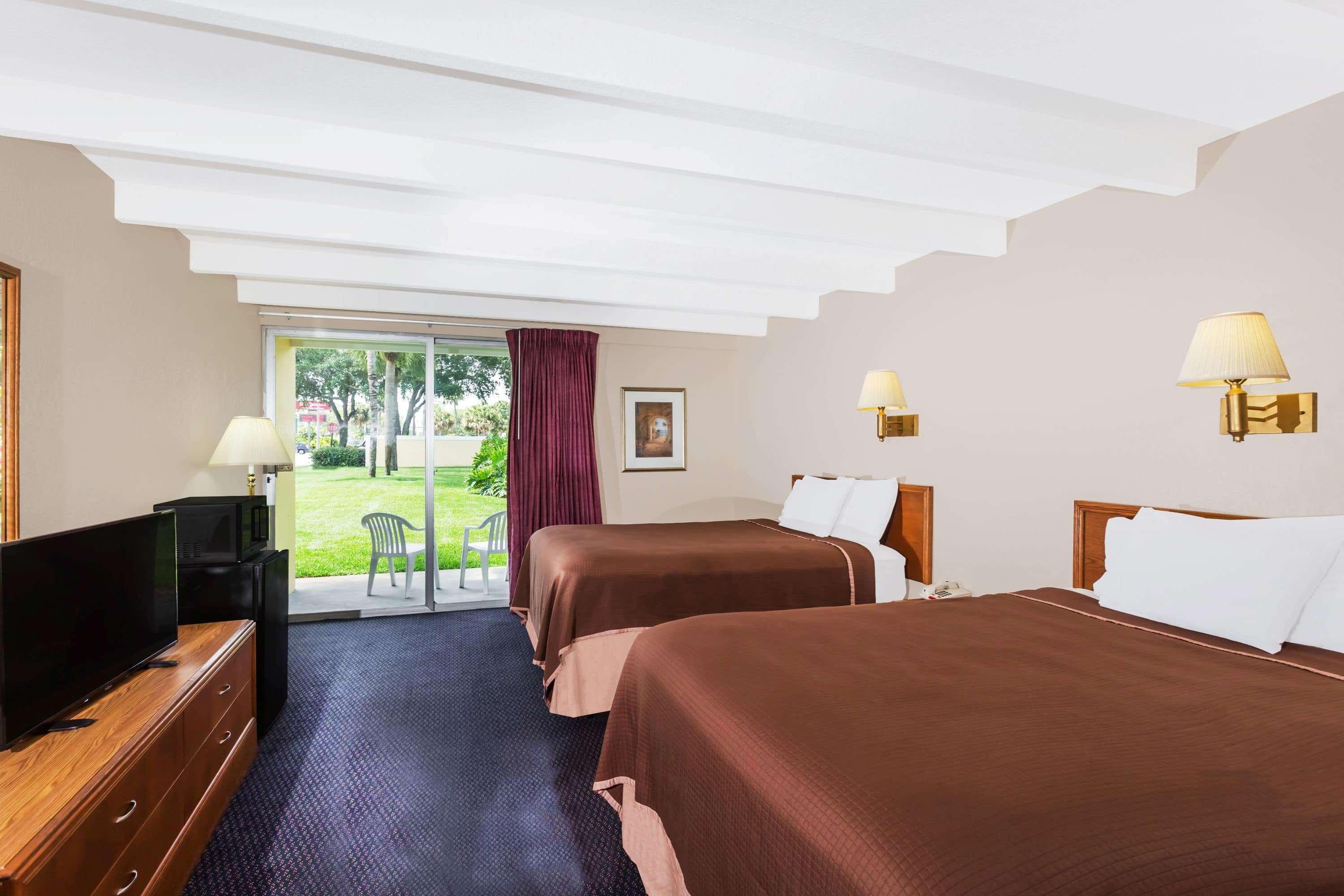 Howard Johnson By Wyndham Vero Beach / Downtown Exteriör bild