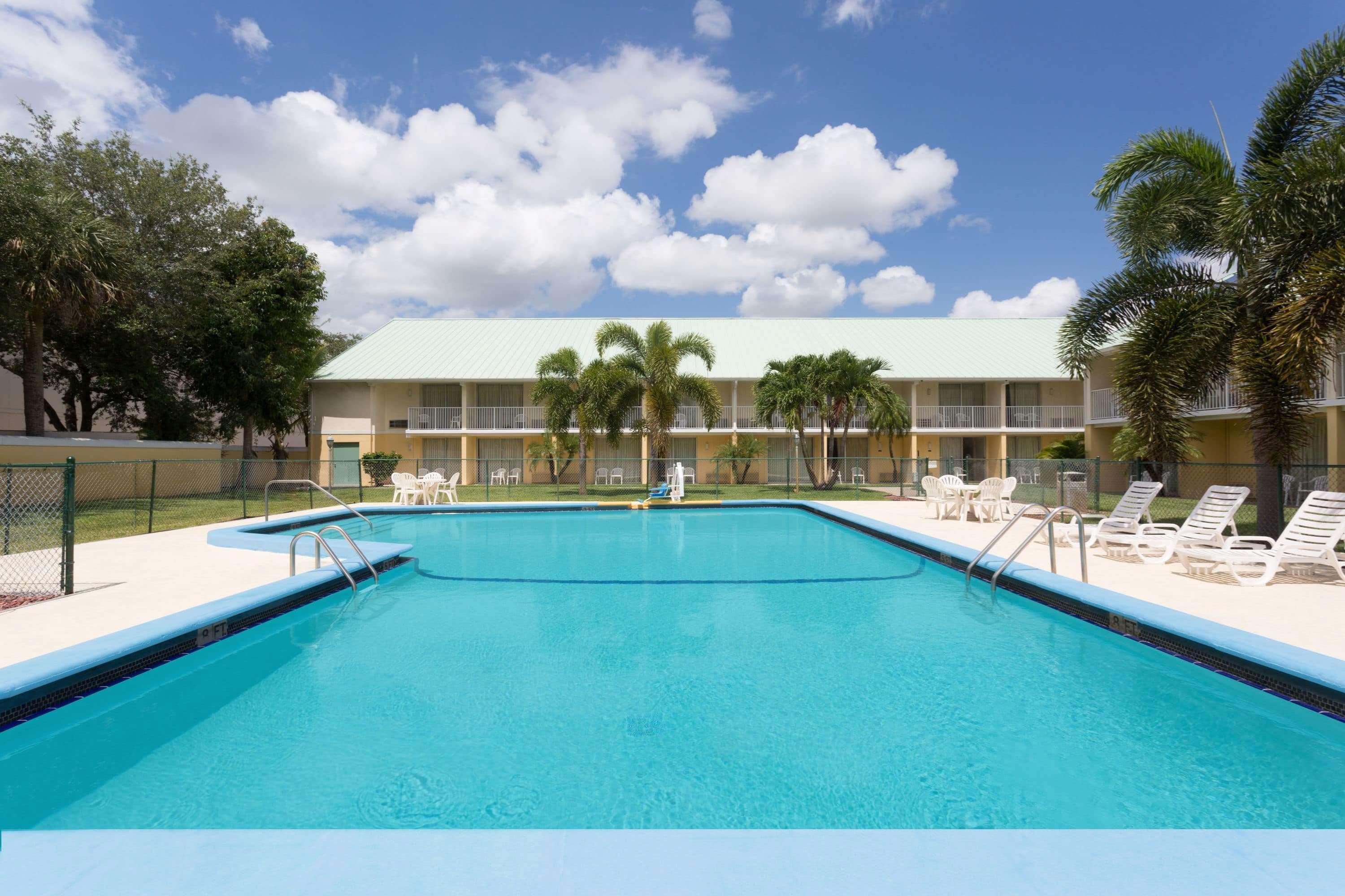Howard Johnson By Wyndham Vero Beach / Downtown Exteriör bild