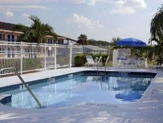 Howard Johnson By Wyndham Vero Beach / Downtown Exteriör bild